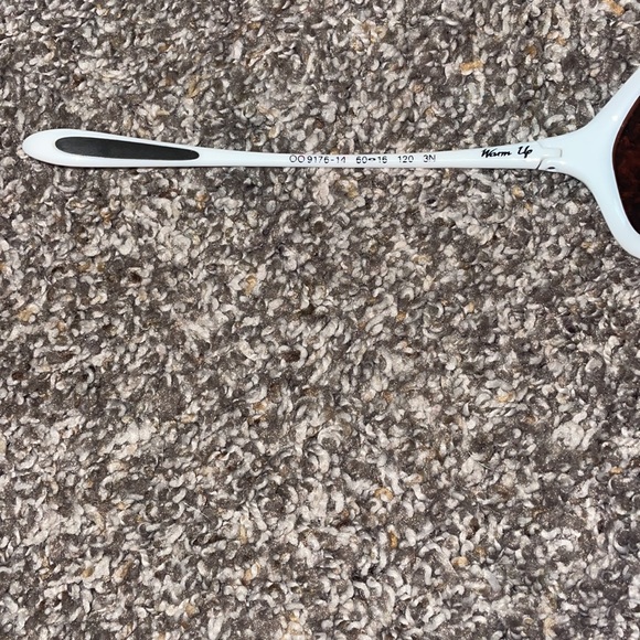 Youth Oakley Sunglasses - Picture 4 of 4